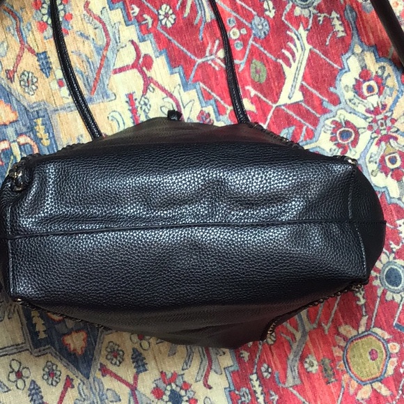 ⚜️BCBG Paris ‘Blackstone’ Faux Leather Gold Chain Detail Tote Bag - Picture 5 of 10